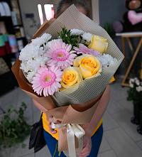 Букет цветов из:  Герберы, Розы и Хризантемы в Бижбуляк