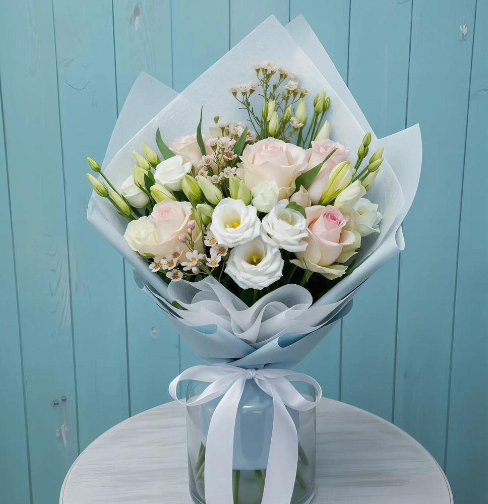 Букет цветов из: Розы и Лизиантусы в Бижбуляк