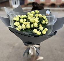 Букет Белые кустовые розы Солинеро в Бижбуляк