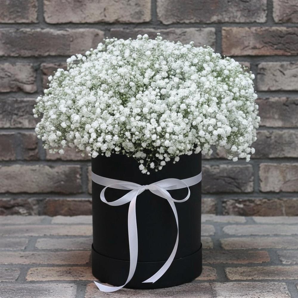 Цветочная композиция из Гипсофила в шляпной коробке в Бижбуляк