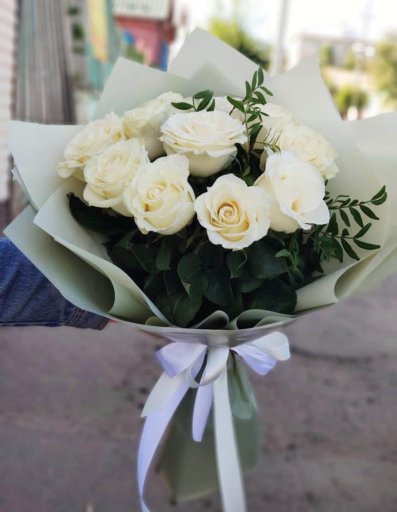 Букет Белые розы Проуд в Бижбуляк