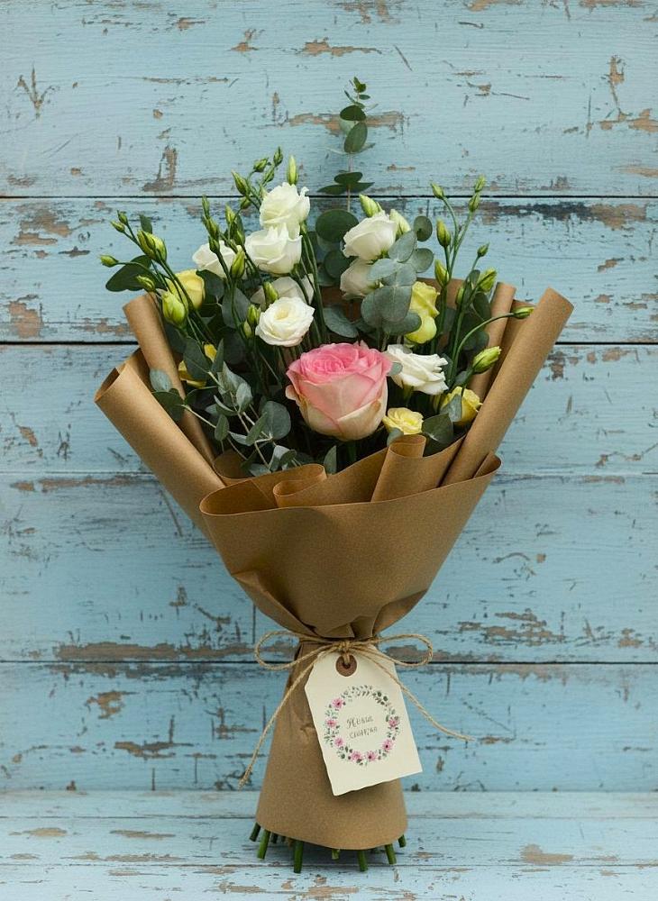 Букет цветов из: Розы и Лизиантусы в Бижбуляк