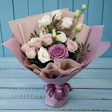 Букет цветов из:  Розы и Лизиантусы в Бижбуляк