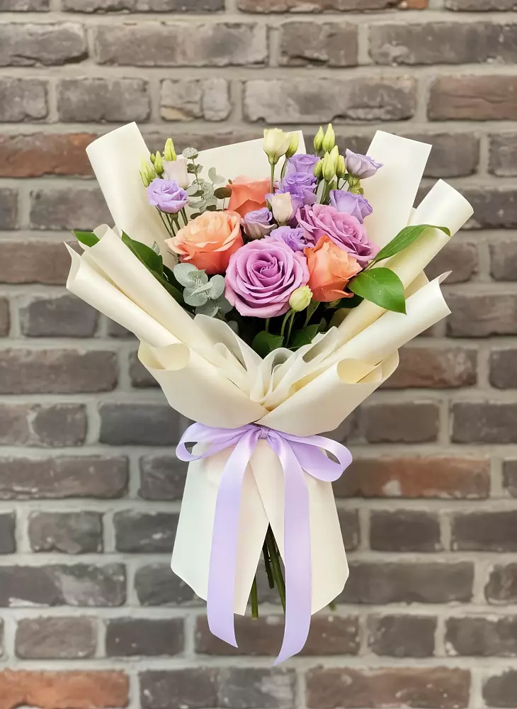 Букет цветов из: Лизиантусы и Розы в Бижбуляк