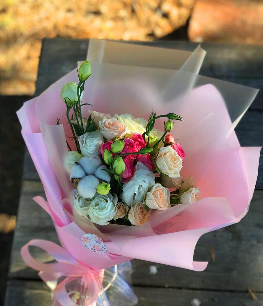 Букет цветов из: Розы и Лизиантусы в Бижбуляк