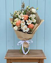 Букет цветов из:  Альстромерии, Лизиантусы, Розы и Хризантемы в Бижбуляк