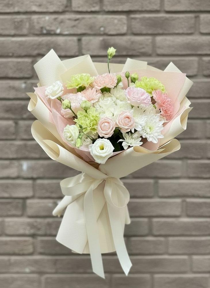 Букет цветов из: Гвоздики, Розы, Лизиантусы и Хризантемы в Бижбуляк