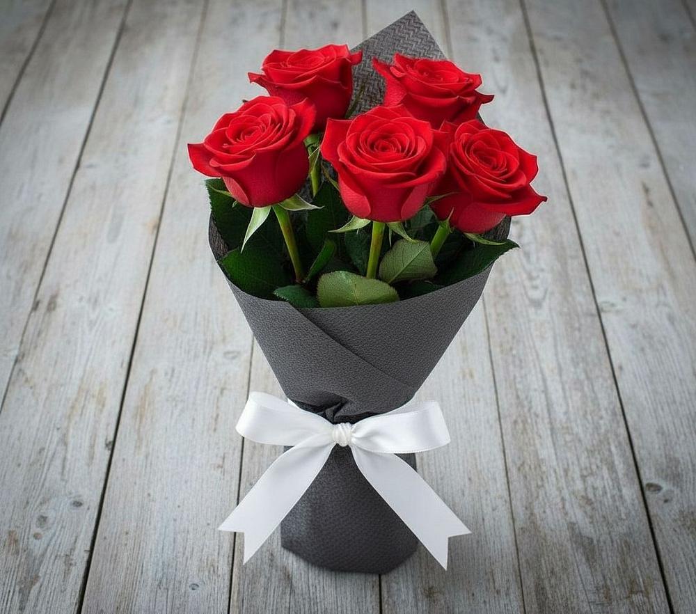 Букет 5 Красных роз Эдлесс Лав в Бижбуляк