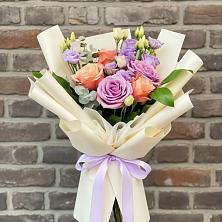 Букет цветов из:  Лизиантусы и Розы в Бижбуляк