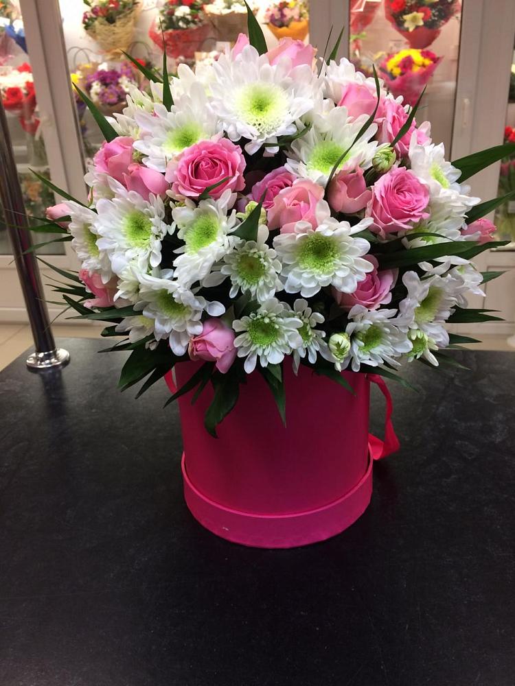 Цветочная композиция из Розы и Хризантемы в шляпной коробке в Бижбуляк