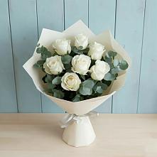 Букет Белые розы в Эвкалипте в Бижбуляк