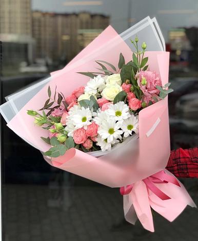 Букет цветов из: Розы, Лизиантусы и Хризантемы в Бижбуляк